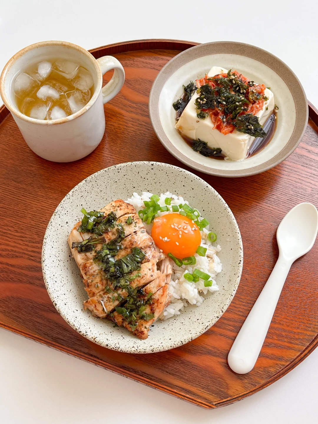 “说到吃饭，我很喜欢煮杂粮饭，糙米、藜麦、玉米、小米，维生素和膳食纤维都比纯米饭