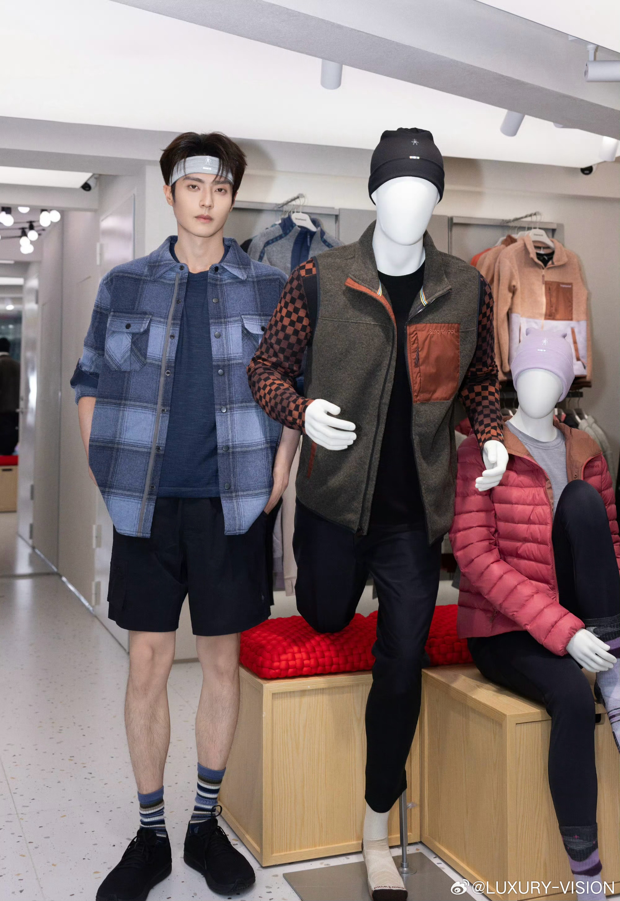 #奢华之眼news# 9月28日，美丽诺羊毛功能性户外运动品牌Smartwool 的西南首店于昆明快乐启幕。Smartwool用智慧赋予天然材质全新的可能，为热爱户外冒险、崇尚自然之美的消费者，传递“行远，知优” 的品牌哲学与人与自然共生的环保理念。

Smartwool品牌挚友亮相开业仪式，和众多嘉宾共同见证S ​