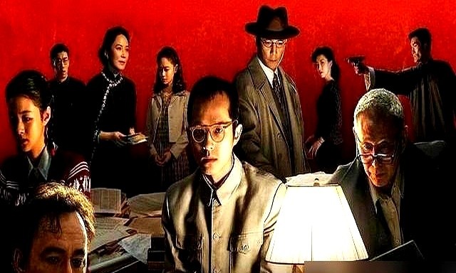 点映狂揽一亿，首映却暴跌到三千万，业内都在等看这部电影的笑话。

陈思诚这次把大场面全砸了。他硬生生把张译、李晨、邢佳栋这帮老兵塞进同一个画框，连王俊凯都只能剃个平头去演个愣头青配角。

第二天票房直接翻倍飙到六千万。影院里坐满了一言不发的中年男人，看着银幕里透出的那股子不抛弃不放弃的轴劲，有人红着