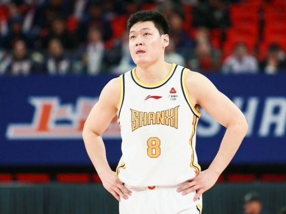 据篮球媒体人付政浩对山西男篮球员张宁的点评，中国篮协裁委会在新赛季裁判工作会上讲解了多种疑难判罚场景和隐蔽犯规动作，但张宁在对阵广厦比赛中出现的“蝎子摆尾”动作显然不在培训覆盖范围内。付政浩认为，该动作对篮球裁判而言属于临场难以界定的情形，裁判反复回看录像后未作出升级判罚。

同一回合中，张宁起跳后