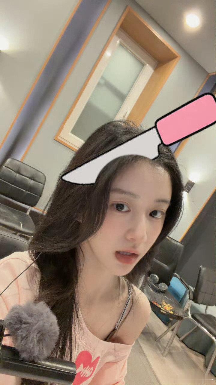 #包上恩[超话]# bse#包上恩周挽#bse#包上恩炽夏#

“你是众多花之中，唯一朵开出温柔的花。你永远盛开，永远不落于世俗”

​