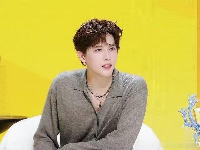 #王安宇打电竞也是专业的##王安宇演我打游戏#专注氛围感拉满，王安宇清爽帅气，颜值稳定输出。 ​