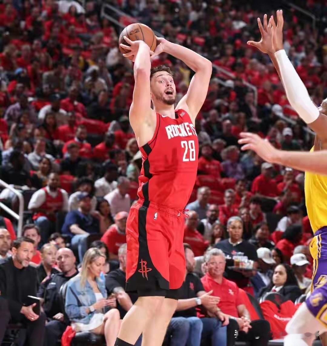 火箭在季后赛首轮犯的最大错误就是不该让杜兰特在G2上场！  事实证明G...