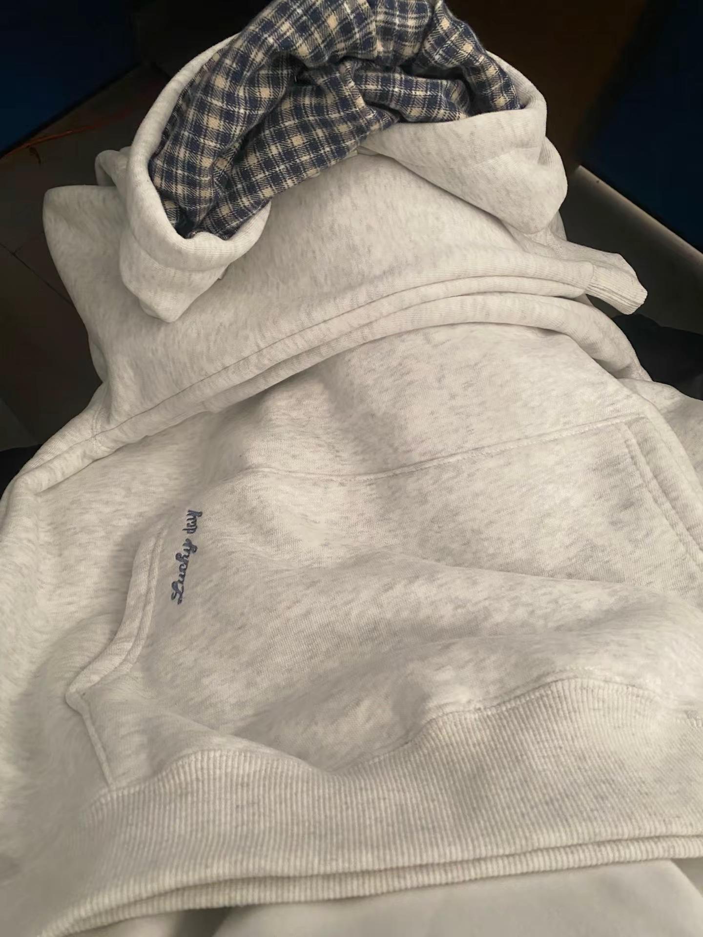 小豌豆感谢🙏美阿姨送给自己那么漂亮的衣服！穿白家衣，健康又快乐🎉