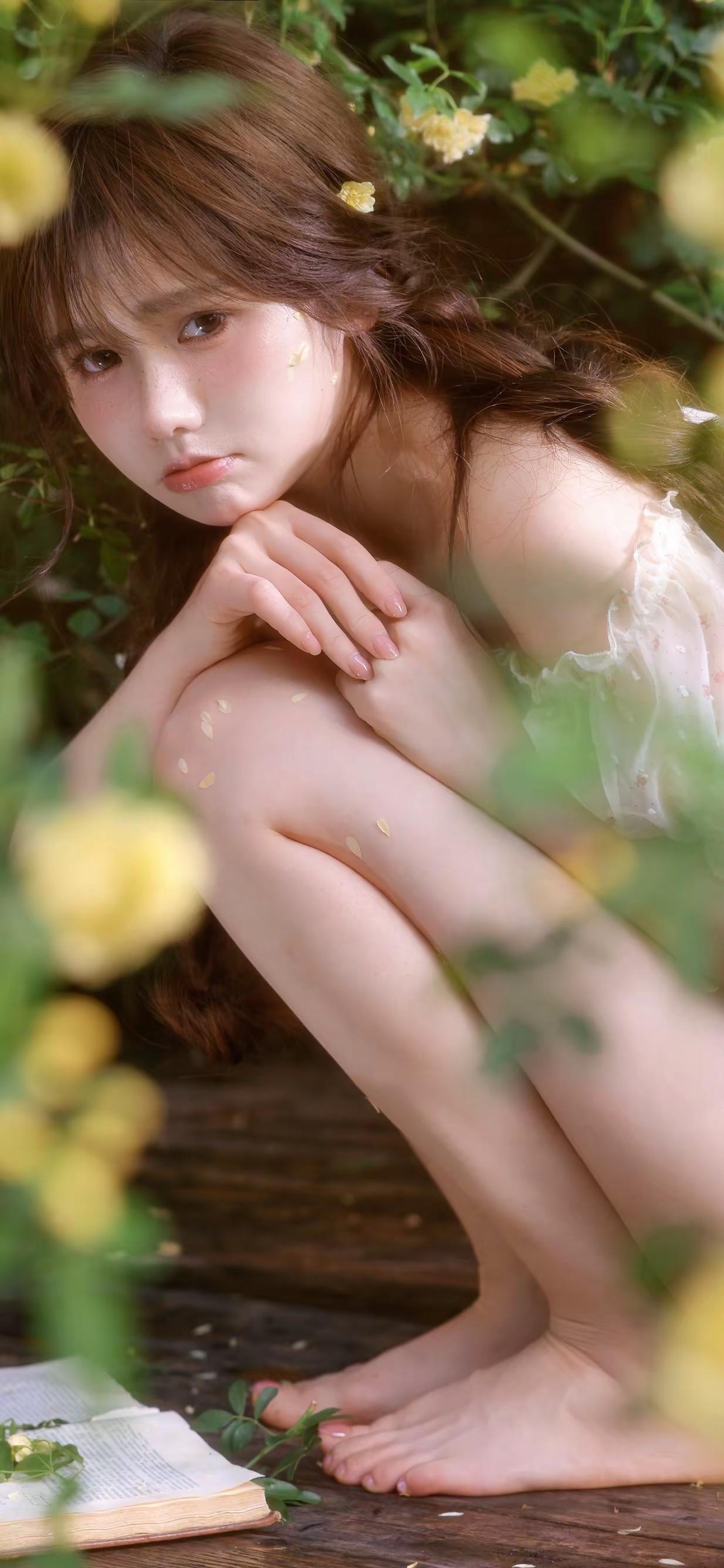 <p>极品美女 <!--{img:0}--><!--{img:1}--...