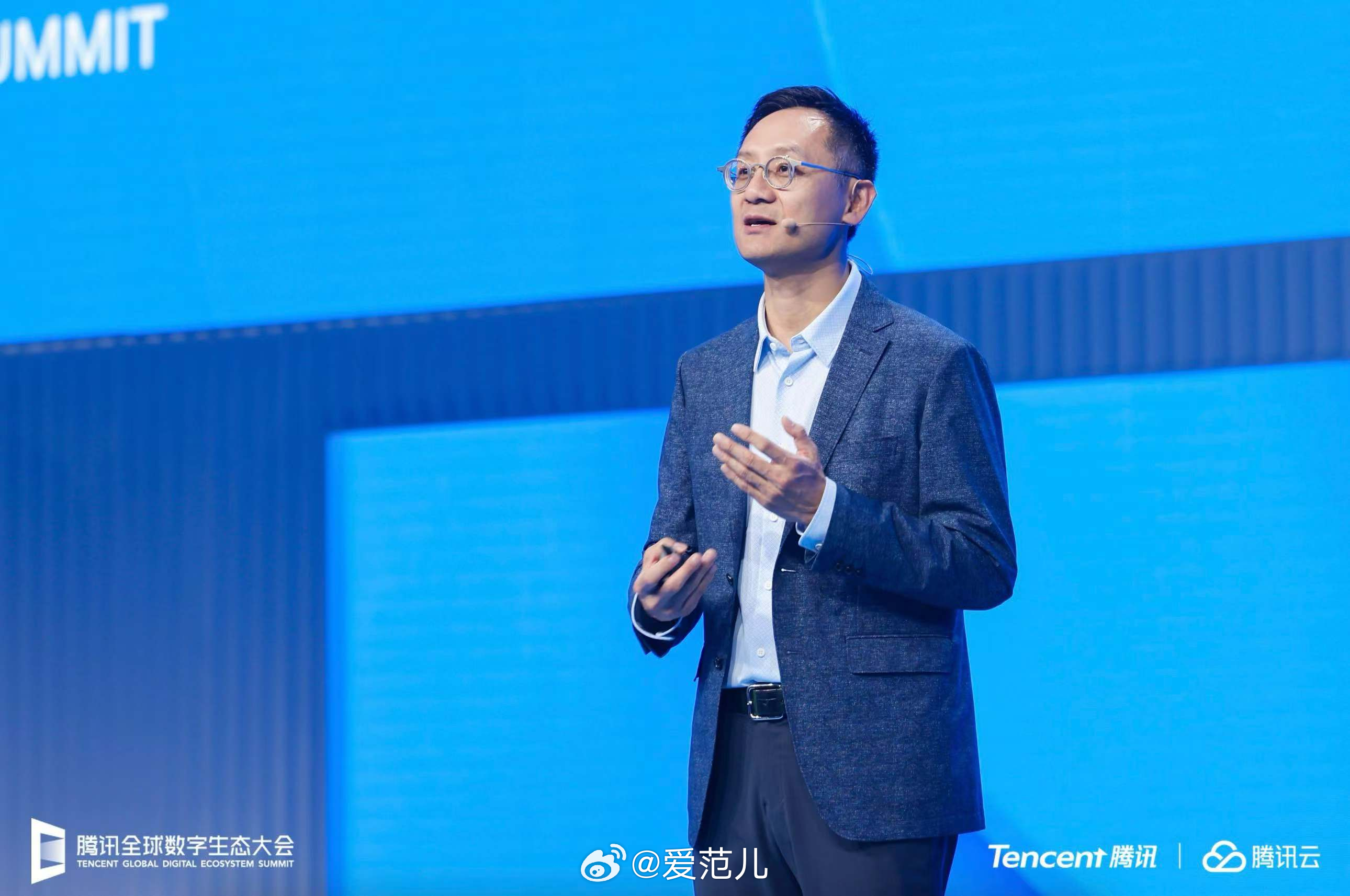 💡观点｜腾讯高管回应「做 AI 慢了」质疑：AI 竞争是马拉松，场景才是腾讯的底牌

腾讯集团高级执行副总裁、云与智慧产业事业群 CEO 汤道生，最近回应了「腾讯做 AI 慢了」的质疑。

他承认，过去算力供给不足，确实在一定程度上拖慢了混元大模型的迭代节奏；但他不认同用短期声量判断一家 AI 公司的 ​