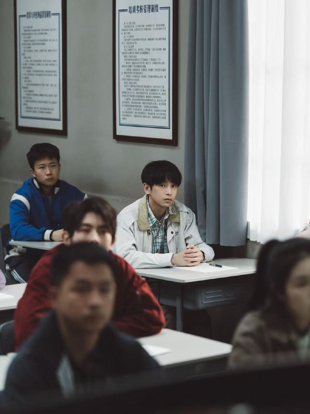#交锋#看预告真替何春晓捏一把汗，谍战环境到处都是坑，一定要多留心保护好自己，特别期待彭昱畅这次的全新演绎 ​