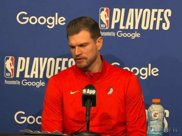 开拓者主教练斯普利特赛后接受了采访：“我们心态彻底崩盘，始终无法走出困...