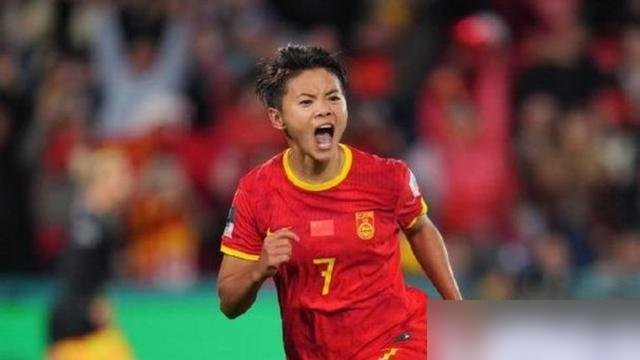 0比1，女足连铜牌都没摸着，输给韩国了。
半决赛输朝鲜，这场输韩国，两场全是定位球被惩罚。吴海燕赛后直接说，细节处理不好，新老交替要交学费。米利西奇更直白：懂球的都看得出来，我们不该输。可足球不跟你讲该不该。
王妍雯解禁首发，17分钟就送出全场最好的横传，邵子钦没打进。下半场乌日古木拉上去，半单