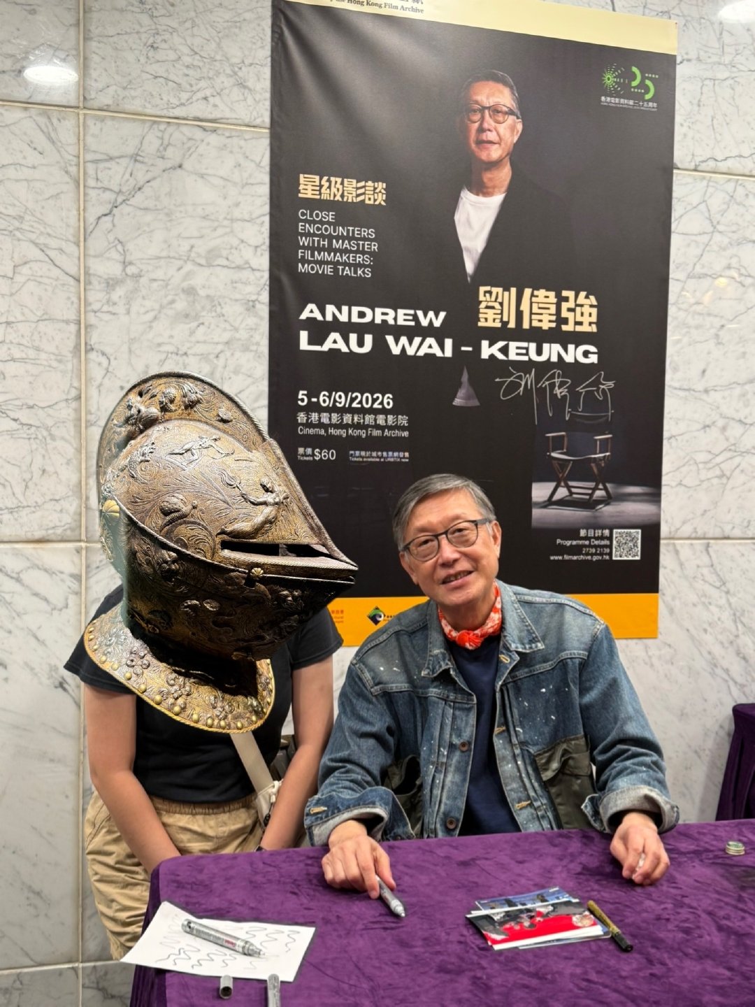 今晚是幸福千翔
因為工作問題只能去一場⋯⋯！好可惜啊但龍虎風雲真的好看所有人都來看龍虎風雲吧牛奶本人也很有梗哈哈哈哈開場五分鐘即破功根本憋不住那些助語詞
牛奶：這是AI生成嗎
我：不是，真的手畫的
牛奶：（一秒兩張都簽了）
umi值得！！！ ​