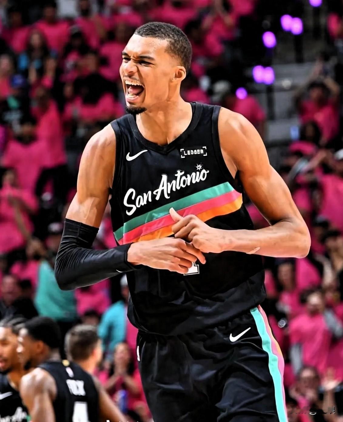 文班亚马35分创马刺季后赛首秀纪录！超越邓肯