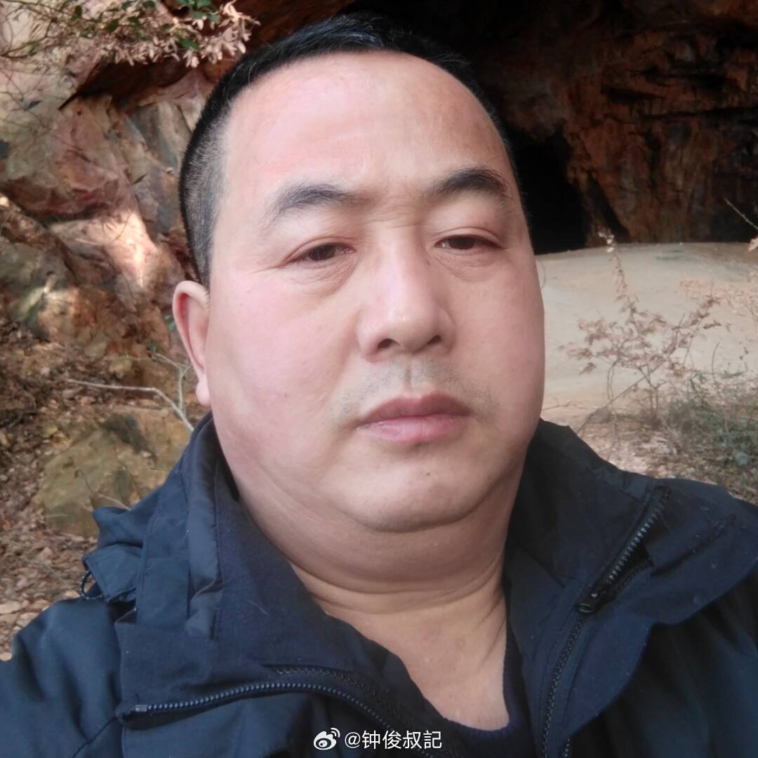 我靠，好像我前前男友[泪奔]（QQ 可能认识的人发现的） ​​​