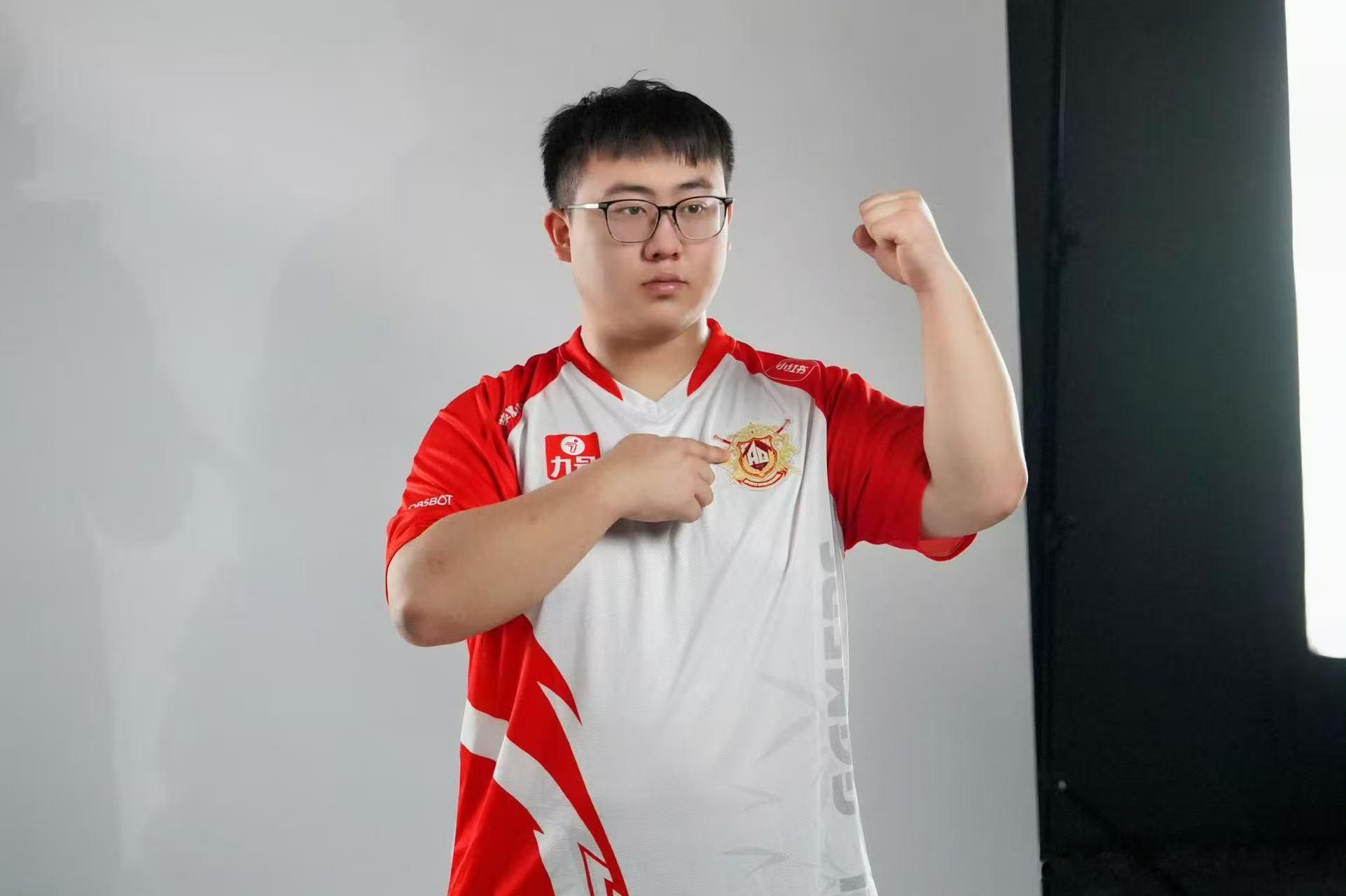 拍完定妆就该上赛场了，希望AG稳住状态，在EWC打出属于KPL战队的气...