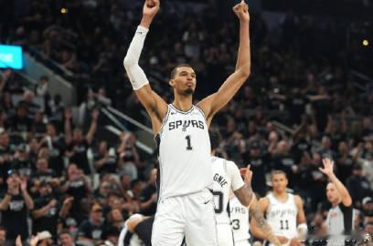 5月19日讯 NBA西部决赛G1，马刺双加时122-115力克雷霆，大...