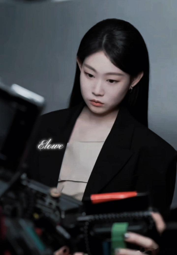 #NINA沈佳润[超话]##沈佳润# sjr#沈佳润nina出道一周年快乐#
 你无需向任何人证明你的价值，因为你的存在本就是最耀眼的存在。
​