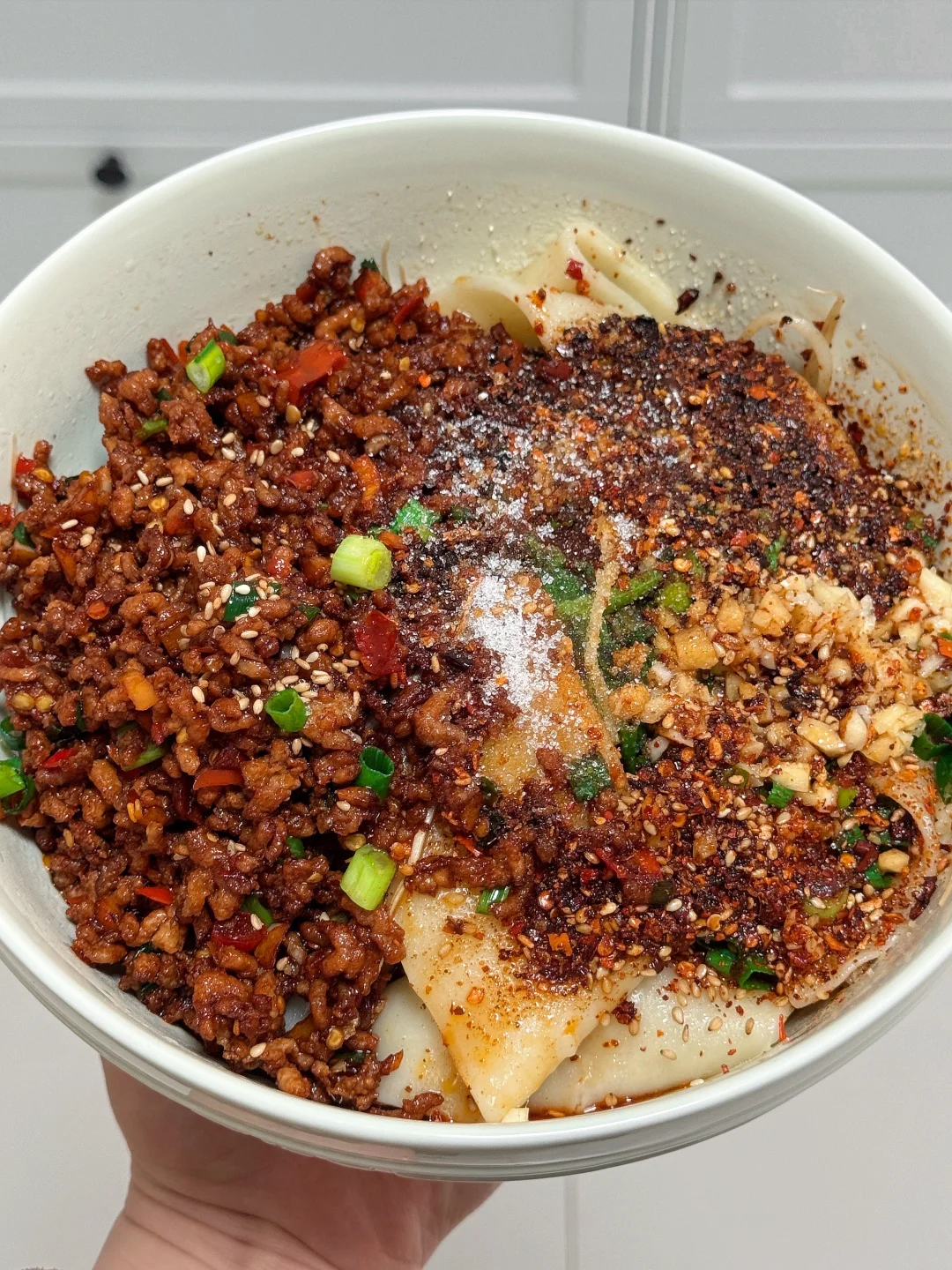 谁懂啊？剁椒肉末麻辣油泼面吃一次爱一次！