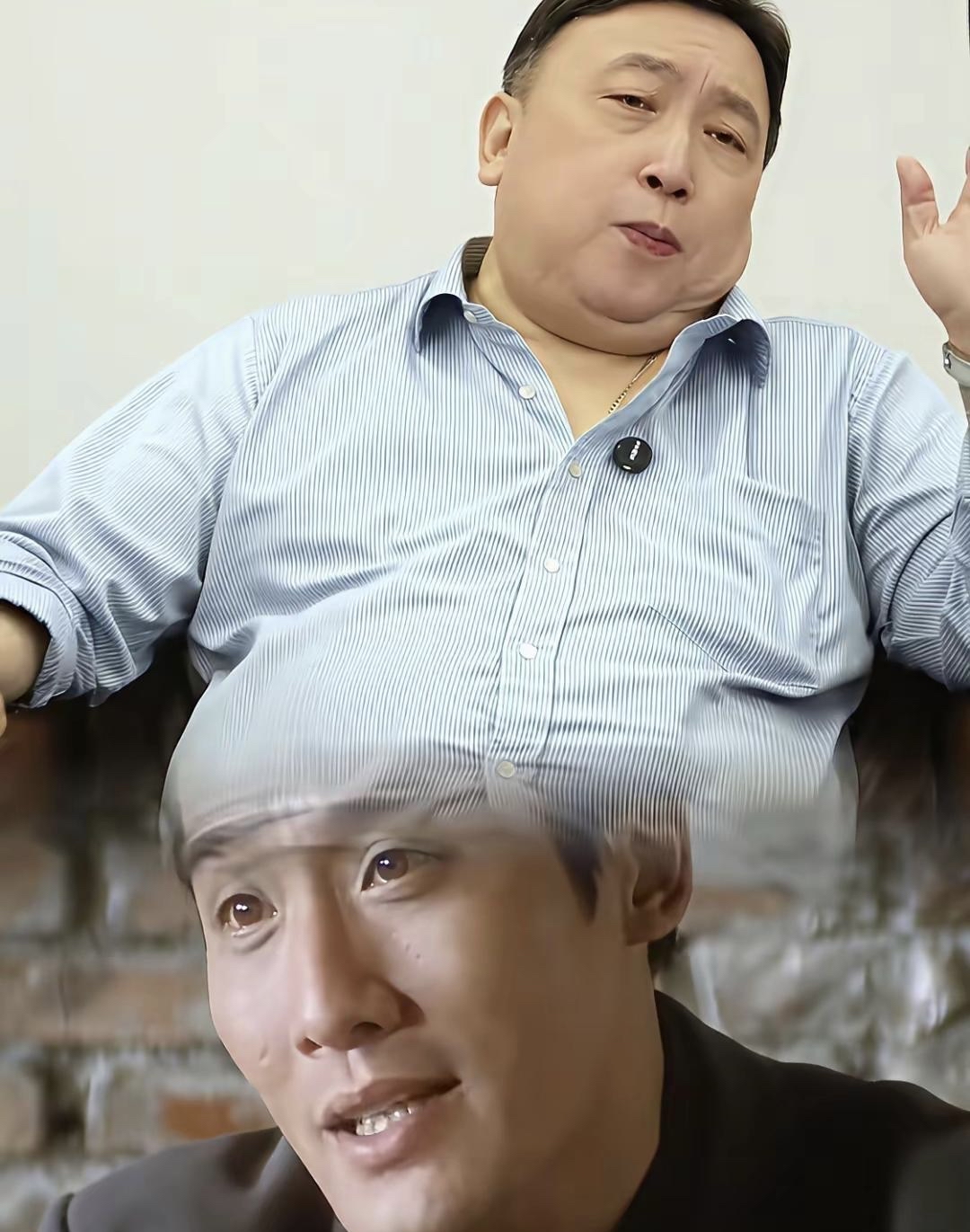 导演王晶说，有一天他的妈妈告诉他，以后你看到梁家辉，不要不理人家。王晶很纳闷，说为什么要理他？王晶的妈妈说，梁家辉是你表弟，梁家辉的爷爷，和王晶的外公是亲兄弟。这种关系说远不算远，说近也不算近。王晶却说，他小时候没怎么见过梁家辉。直到王晶的妈妈，在电视上看到梁家辉，才知道梁家辉当了演员，知道了这层关