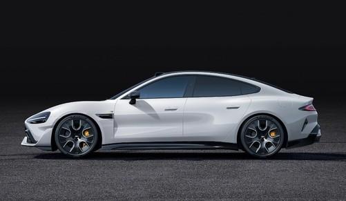 1.98秒破百!小米SU7 Ultra:52.99万买“超跑级”电车,值吗?