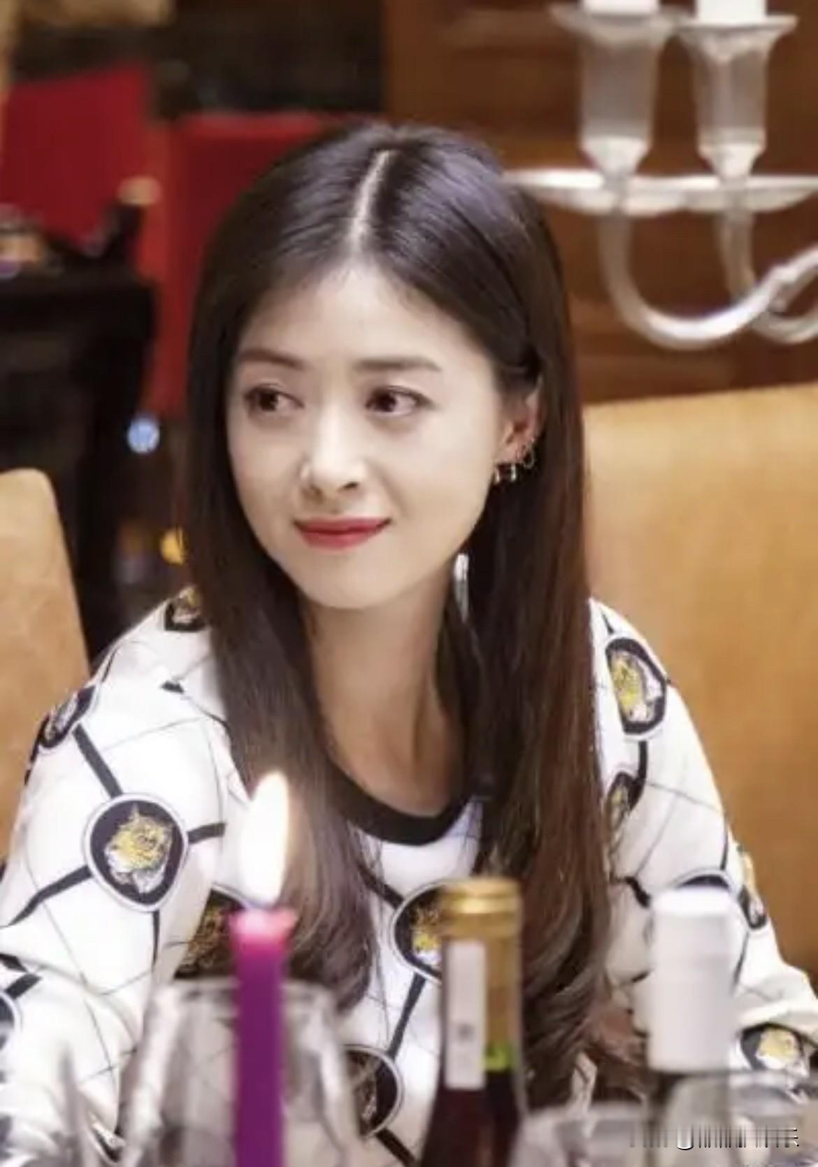 蒋欣，王子文，刘涛
樊胜美：最让人心疼的普通人
樊胜美是整部剧最有争议
也最贴近现实的角色
一身精致的行头，藏着说不出口的窘迫
职场人情世故看得明明白白
却挣脱不掉家庭的无底洞

曲筱绡：张扬之下的底色
曲筱绡活得痛快，敢说敢怼
看不惯的直接戳破
可肆意是表象，成长于复杂的豪门家庭
她必须精明要强，