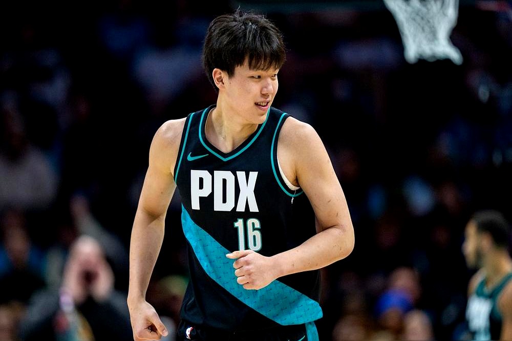 在发展联盟9投9中狂砍20分，到了NBA季后赛却只捞到1个篮板。   ...