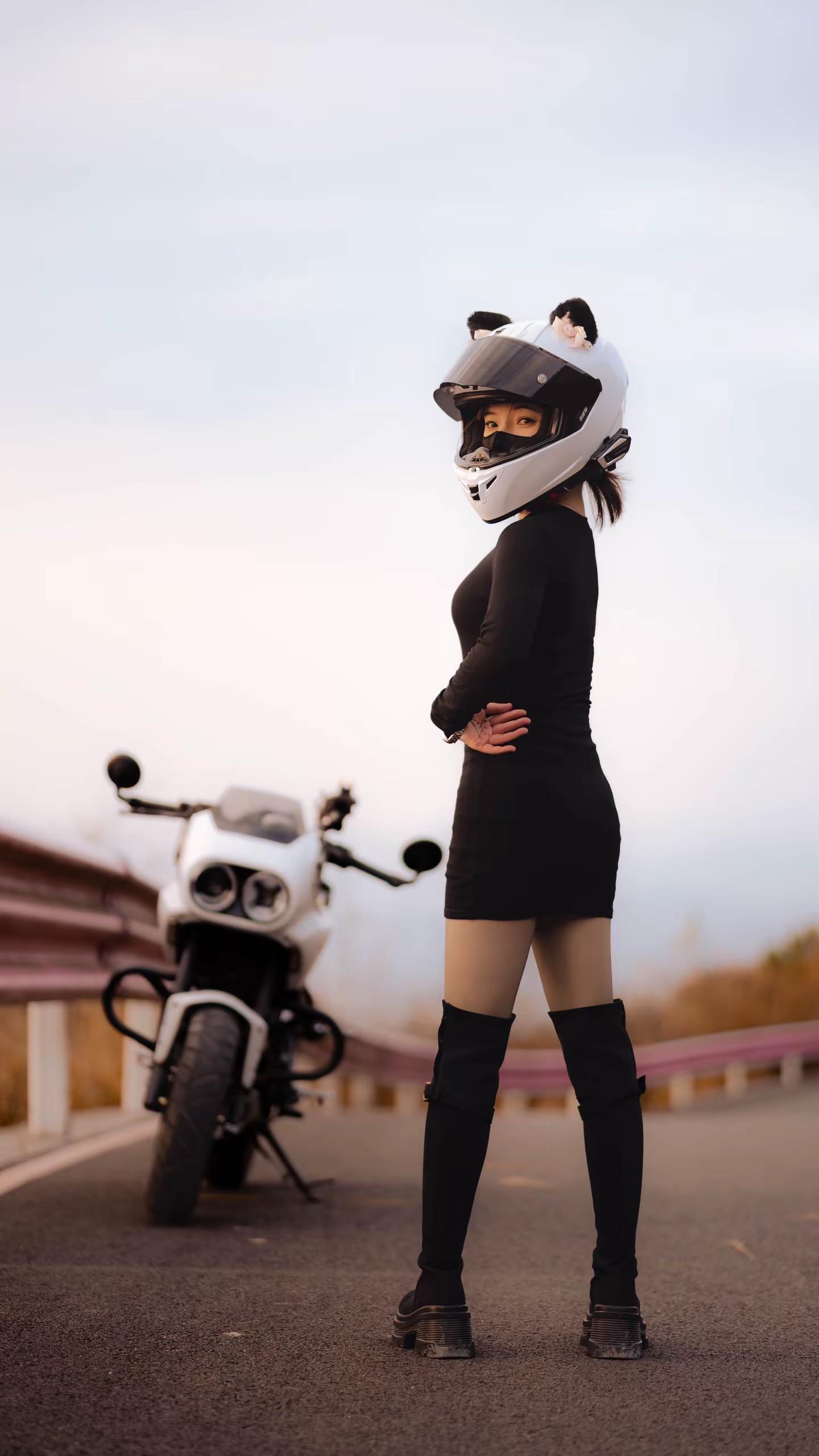 青春。“青春是美丽的，是炽烈的，是有活力的！”📷索尼A7M2➕85 ...