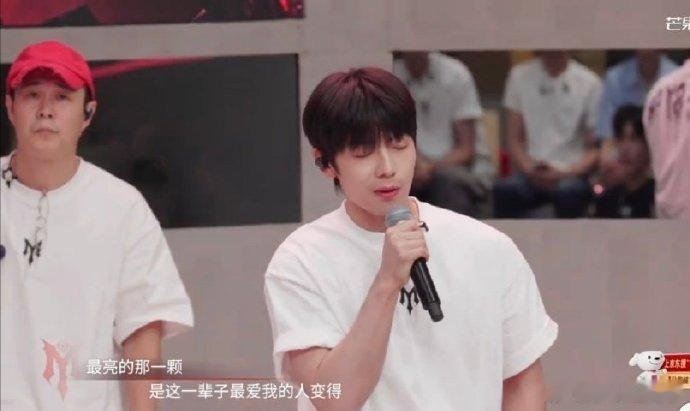 小沈阳的《茶花开了》即将上演，这首充满情感的hook和rap让人期待不已。#小沈阳张睿艾热王以太曾辉茶花开了##天塌下来还有艾热的直角肩顶着# ​
