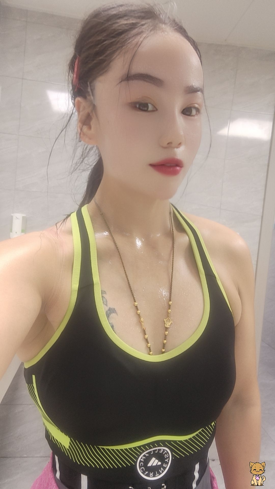 早上好丫，今天早上穿着美背，有人说我穿着美背难看，大伙说好看吗？