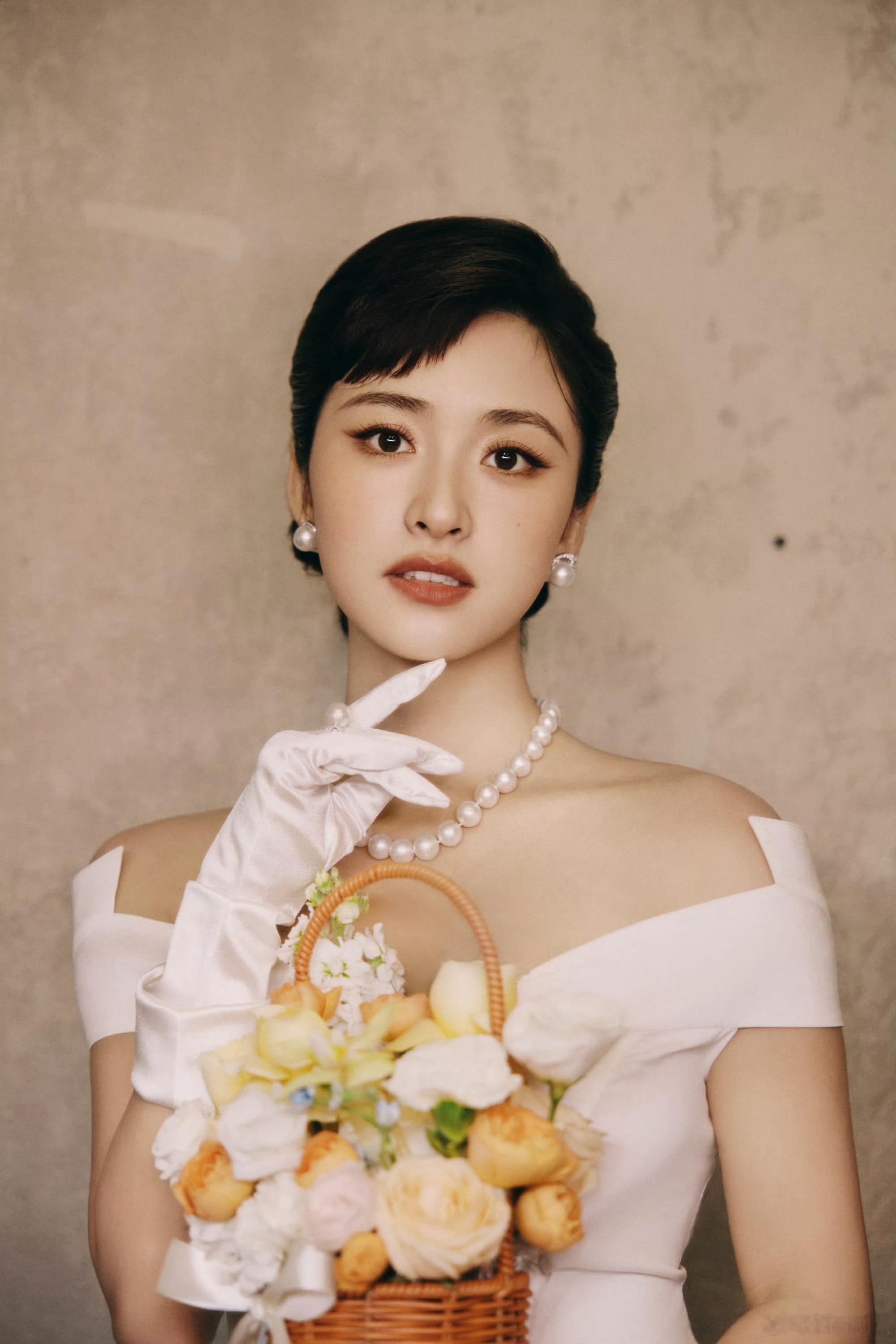 Shen Yue Studio Instagram New Update 💛💛💛

#沈月# ​