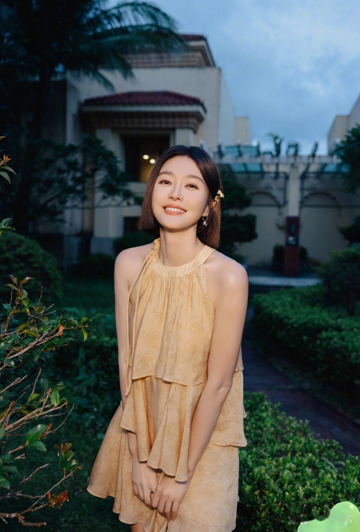 1. 秦岚的嗓子现在虽然恢复了，但只要一累，还是会变哑，而且这情况没个...