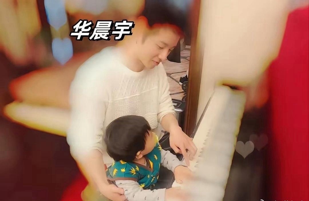张碧晨与华晨宇女儿Judy已7岁，两人一直共同抚养却未结婚。 ​​​