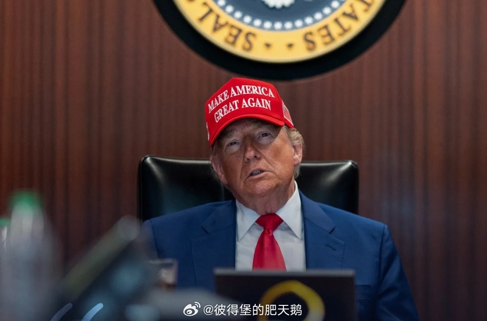 【特朗普不认为中国和俄罗斯向伊朗提供军事援助】
当地时间10月12日，美国总统唐纳德・特朗普表示，俄罗斯和中国没有向伊朗提供援助，否则美国会立刻察觉此事。这位美国领导人不相信莫斯科和北京在支持德黑兰。

特朗普说，这类指控是其政治对手提出来的，他把这些对手称作 “激进左翼白 痴 和疯子”  ​