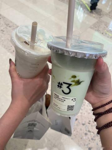 我要笑死了。为了和阿泽能奢靡的去港迪。我两说是去找暑期工，结果在一直在...