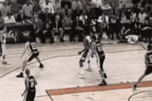 斯塔德迈尔拥有历史级别的面框能力[灵光一闪]爆炸的弹跳和爆发力赋予了他...