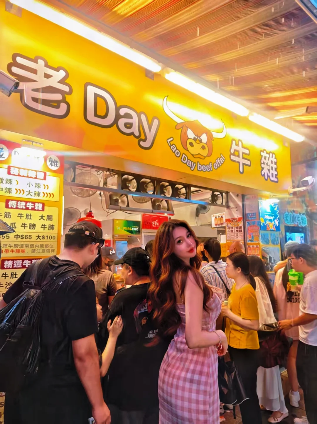 🌧️冒雨都要吃的澳门牛杂！老Day这口绝了🤤
谁懂啊！在官也街淋着大雨排队半