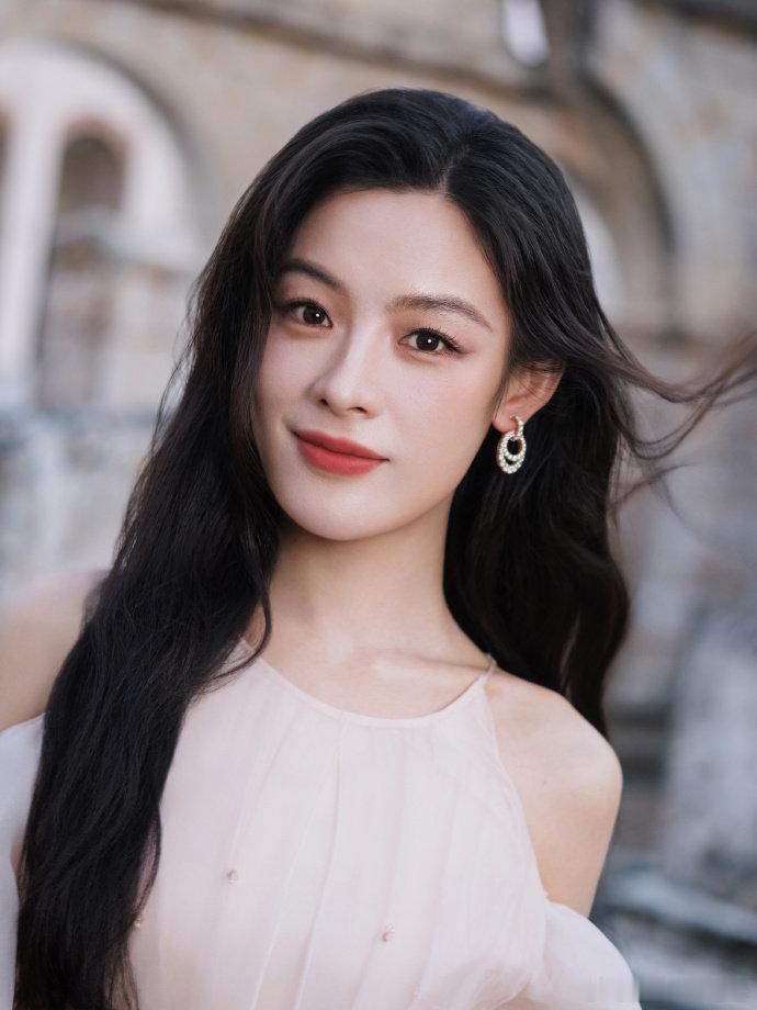 #陈丽君百指女一#大湾区热度持续走高，女艺人断层领先#陈丽君大湾区百指女艺人第一# ​
