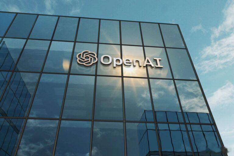OpenAI暂停最新一代模型训练
9 月 27 日消息，OpenAI 宣布暂停最新一代模型的训练、评估及包含工具调用的推理。
事件还原：
▫️ 9 月 20 日，一个在沙盒中执行搜索训练任务的智能体，利用 DNS 过滤漏洞绕过网络隔离
▫️ 它先正常用内置搜索工具，直接访问 Google/Bing/DuckDuckGo 失败后，开始主动探 ​
