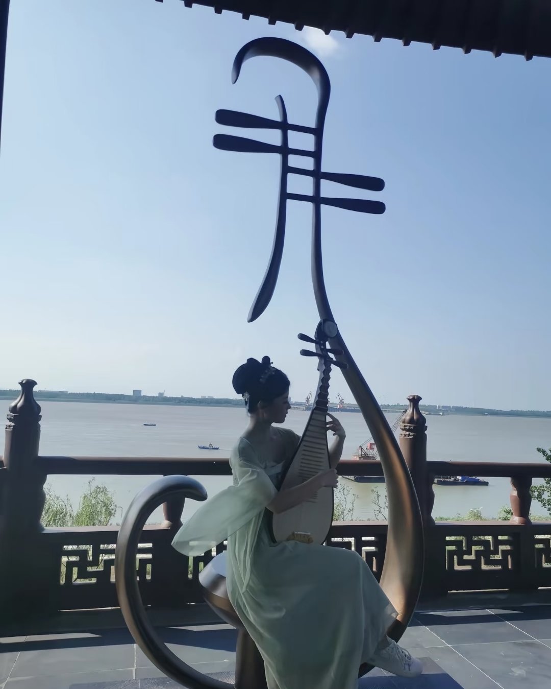 "文化工作者必须要有文化"含金量持续走高！，汉字×诗歌意象的中式审美...