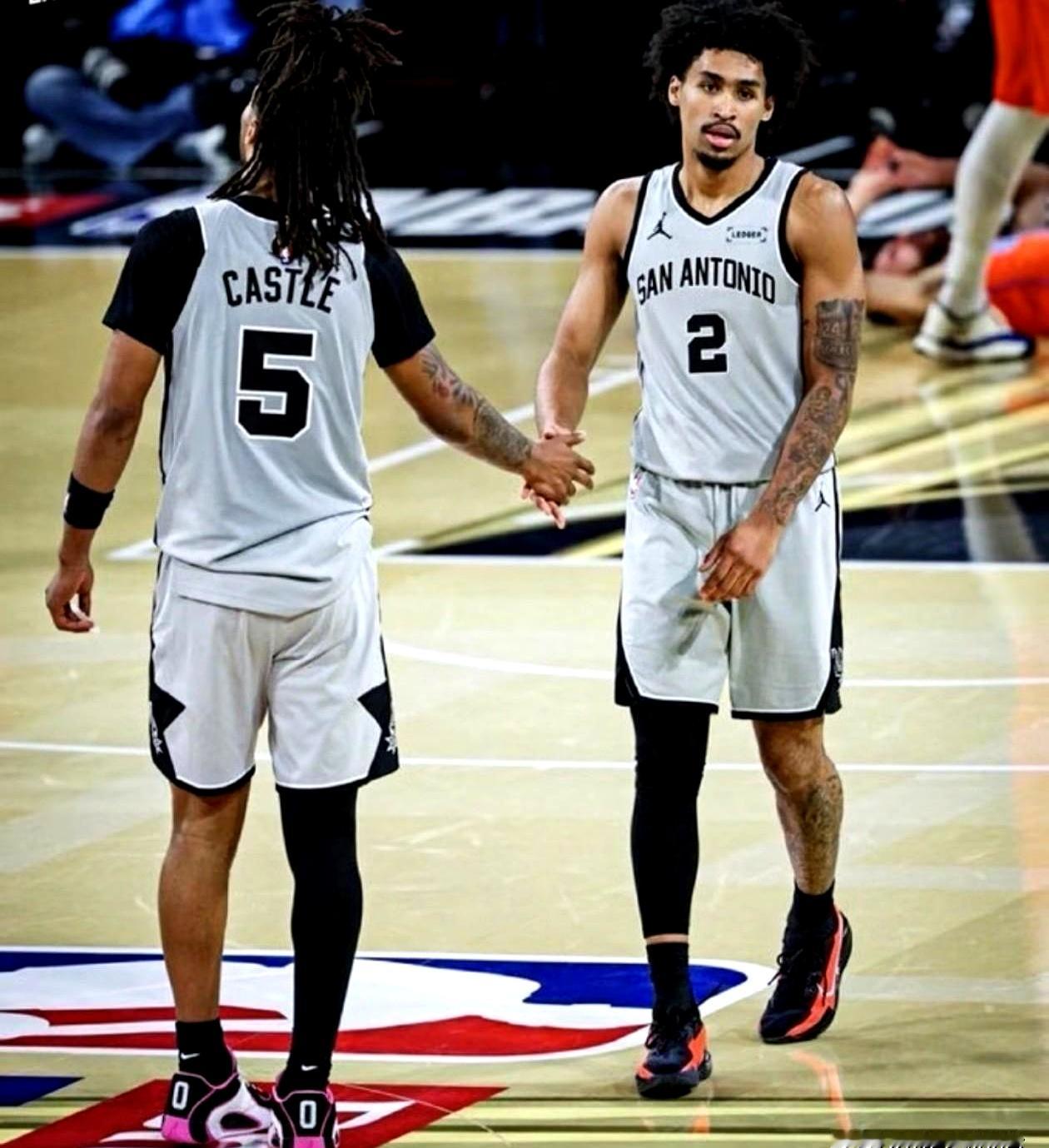 马刺这重建速度，是开了倍速吗？别的队还在泥潭里扑腾呢！    文班亚马...