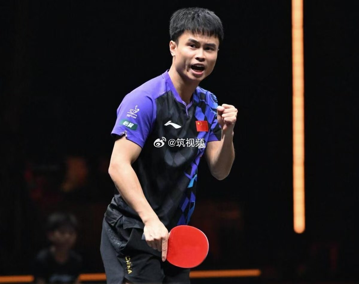 #周启豪说他想赢所以压力大##徐晨皓说国乒前12号都能赢张本# 
张本智和多次依靠暂停想要扭转场上局势，周启豪没有受到干扰，坚定执行赛前战术。他持续限制对手反手快撕，不断掌握主动权，三局逆境翻盘，顺利挺进男单八强。
#周启豪零封张本智和太提气#  ​​​