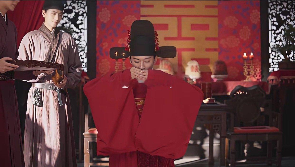 林锦岐大婚只有爹去了哈哈哈好好笑，只有他一个人高兴的含金量还在上升！​一幅图就把《兰香如故》高能名场面展现的淋漓尽致。7个人听到赐婚天塌了，只有我们林大爷笑的合不拢嘴。 ​