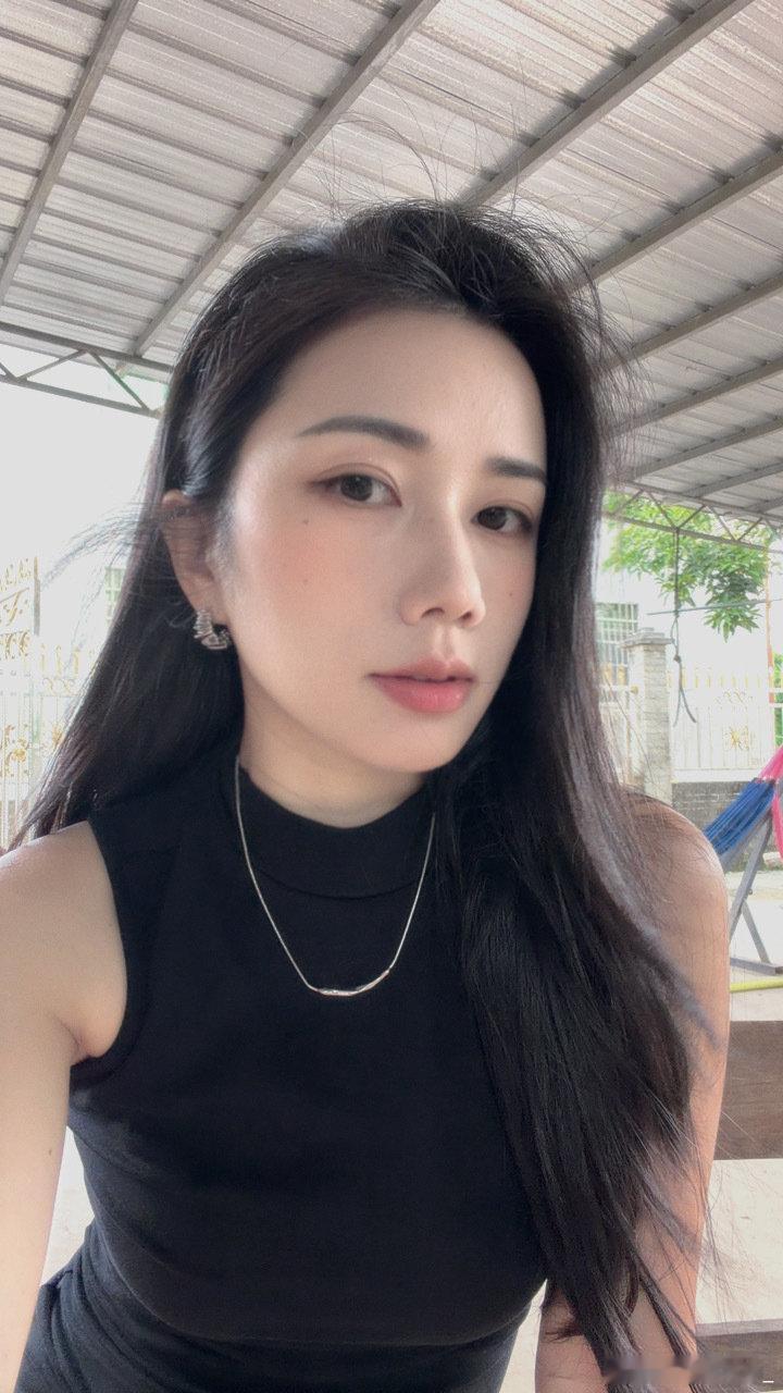 哦~  走路不准东张西望  不听不在意   别让等你的好人好事等太久✌🏻 ​