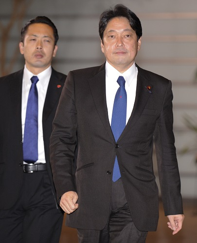 日本前防卫大臣小野寺五典前两天跑到基辅见了泽连斯基，说日本政府决定试验性购买乌克兰的无人机。

看新闻里说，小野寺9月30号到的乌克兰，10月1号跟泽连斯基还有乌克兰国防部长赫马拉见的面，当场说的日本要买乌克兰天降公司的无人机，先买一批试试性能。日本政府那边觉得乌克兰的无人机在战场上打过仗，反复改过
