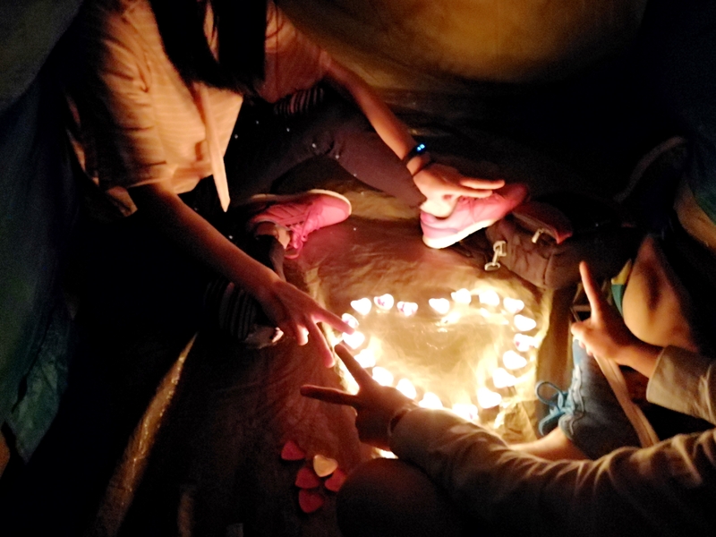 夫妻之间维系情感是个复杂又现实的事儿。光靠热恋时的激情肯定不行，生活一...