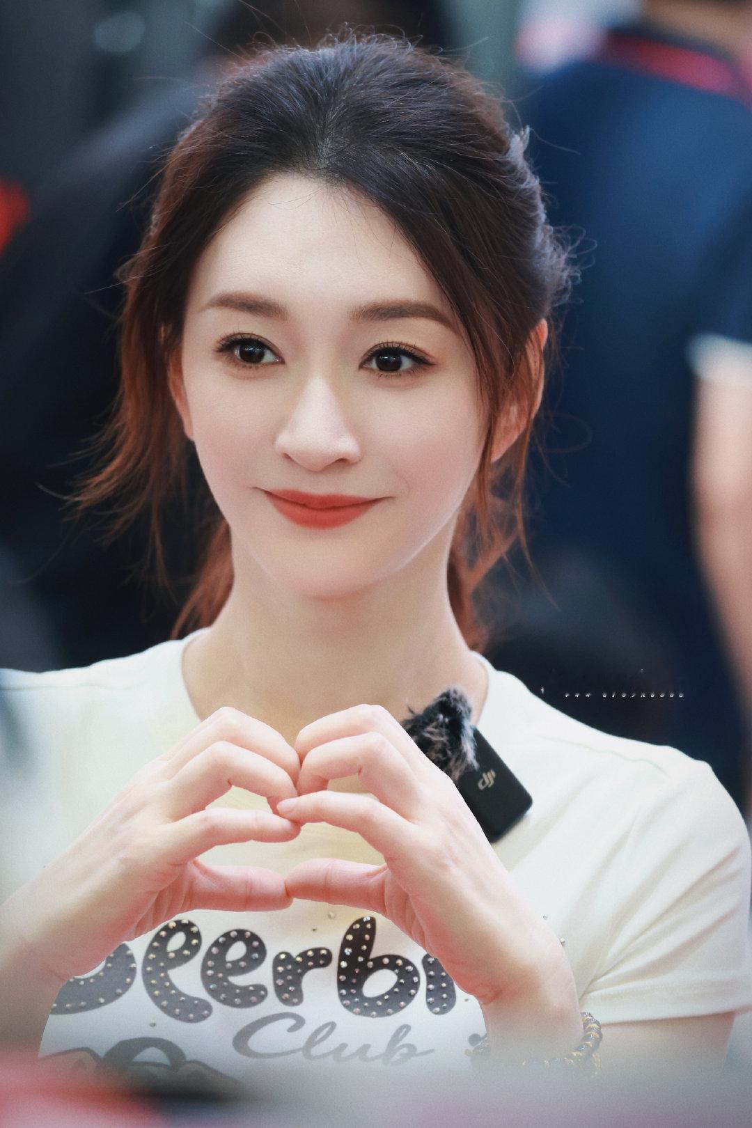 #冉濛99[超话]##李小冉# 
亚宠展我们来啦～
爱是小狗和你💞 ​