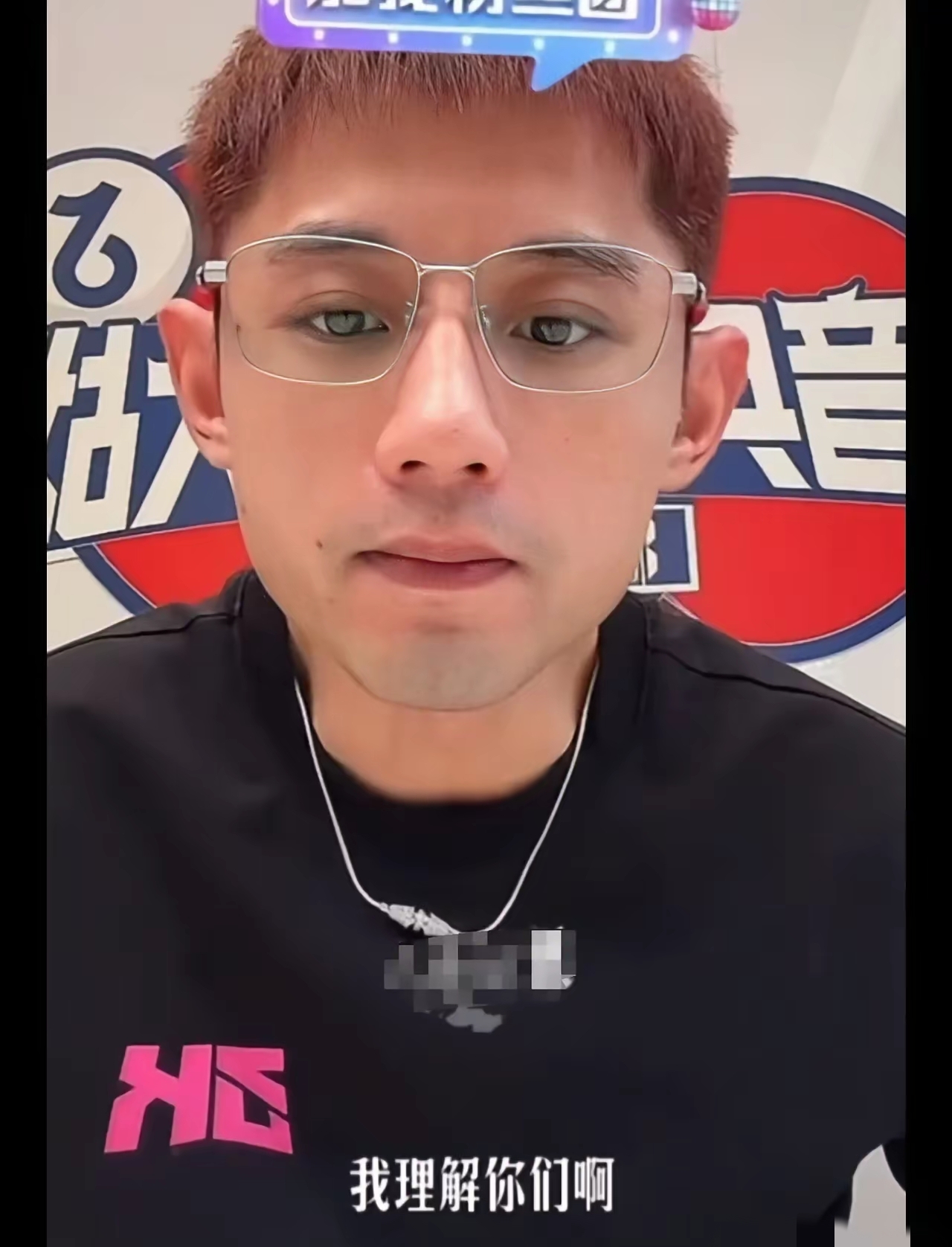 这次亚运会上王楚钦拿了银牌，林诗栋拿了金牌，很多王楚钦的粉丝不服，其实都可以理解。
张继科在直播时被粉丝提问，他看问题就比较客观和有深度了。
他说喜欢A还是B都可以，我理解你们，不管谁，只要中国队拿冠军就行了。
对啊，有什么好吵的呢，谁也不能保证一直赢啊，那些粉丝不能接受自己的偶像输一次，其实真的过