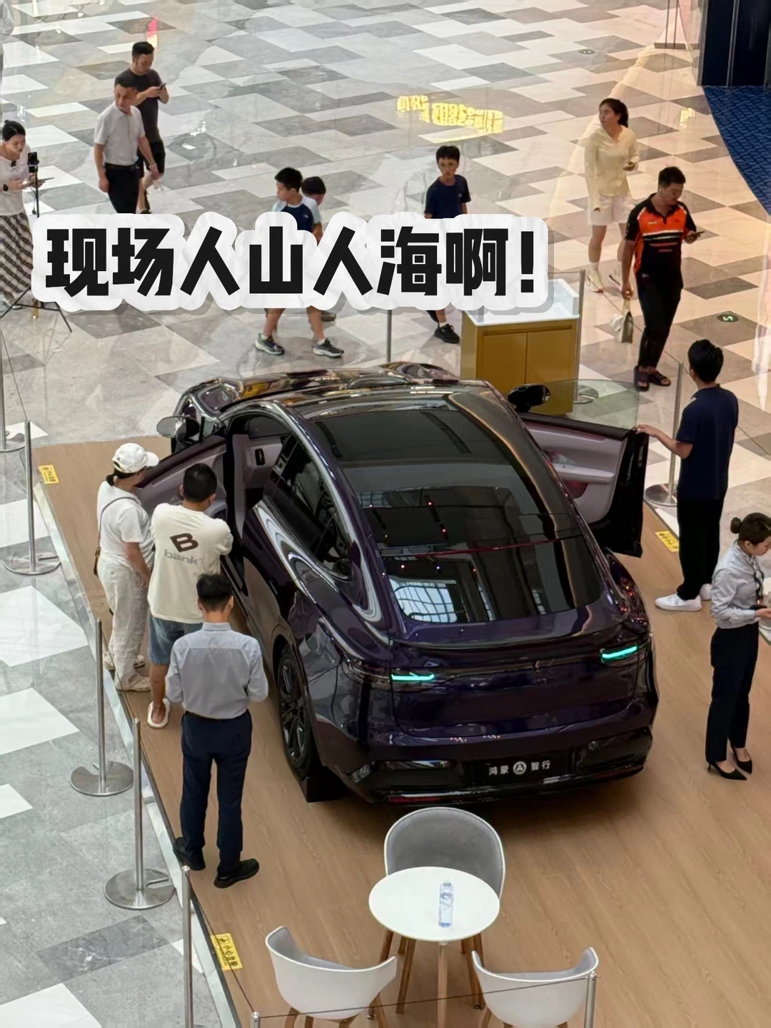 专门来商场打卡智界R7，人人我人人