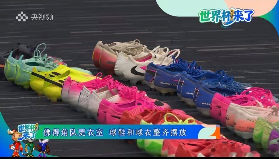 但是我一时也想不到更精准的话语了——穷人的孩子早当家。 佛得角在更衣...