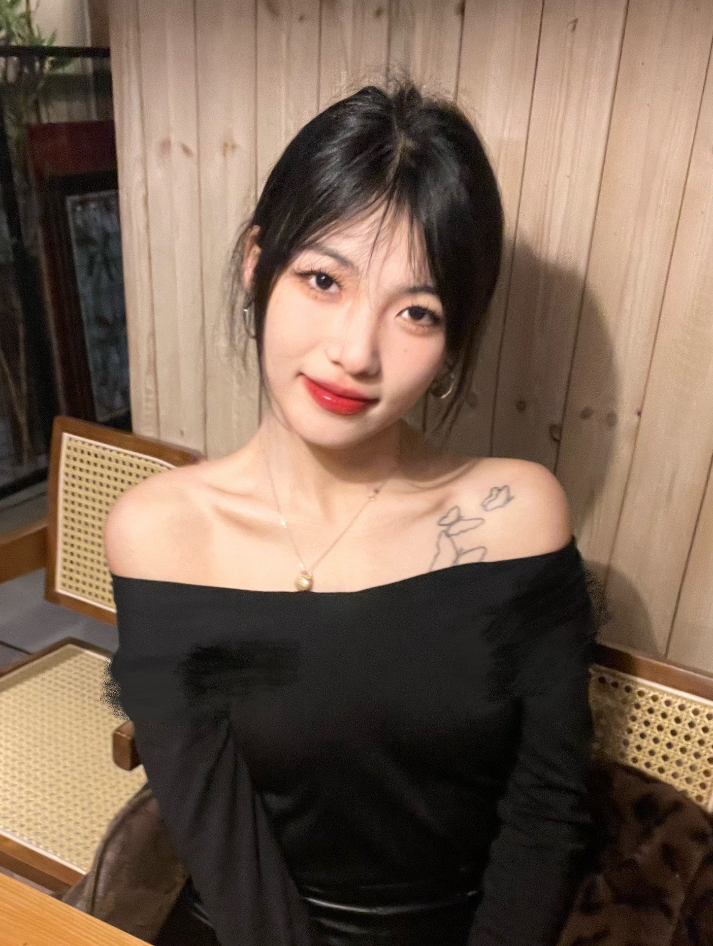 <p>美女坏女人 <!--{img:0}--><!--{img:1}-...