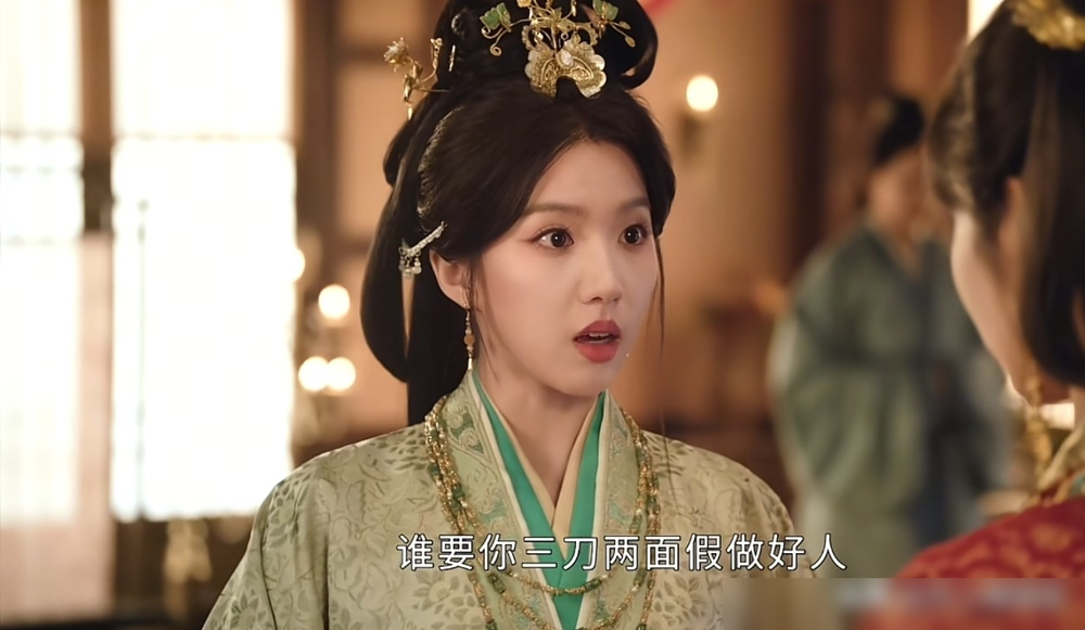 她被悔婚改嫁，受尽屈辱，转头就把仇人的女儿拐去卖了，还挑唆人家母女自相残杀。
《嫁金钗》大结局，郭虞凤这条线收得真狠。当年婚约被毁，她嫁进承安伯府，日子过得连下人都不如。恨攒了半辈子，全发泄在魏娆身上。拐卖不够，还要让亲母女反目，这招阴毒到骨子里了。
最后阴谋败露，她没求饶，没哭闹。就一个条件：