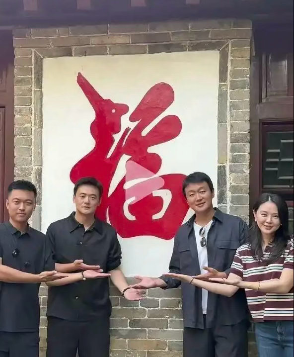 47岁佟大为关悦同框不似夫妻像两代人！ ​